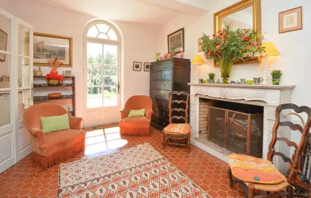 Mas provençal 9 chambres, 25 ha et piscine privée : photo 2