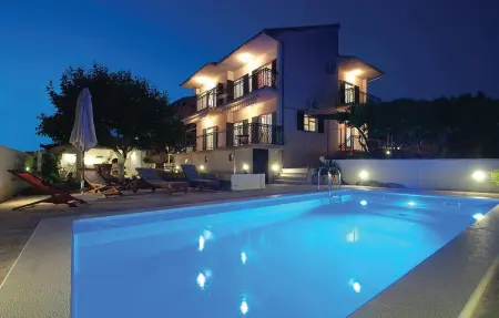 Location maison à Okrug Gornji