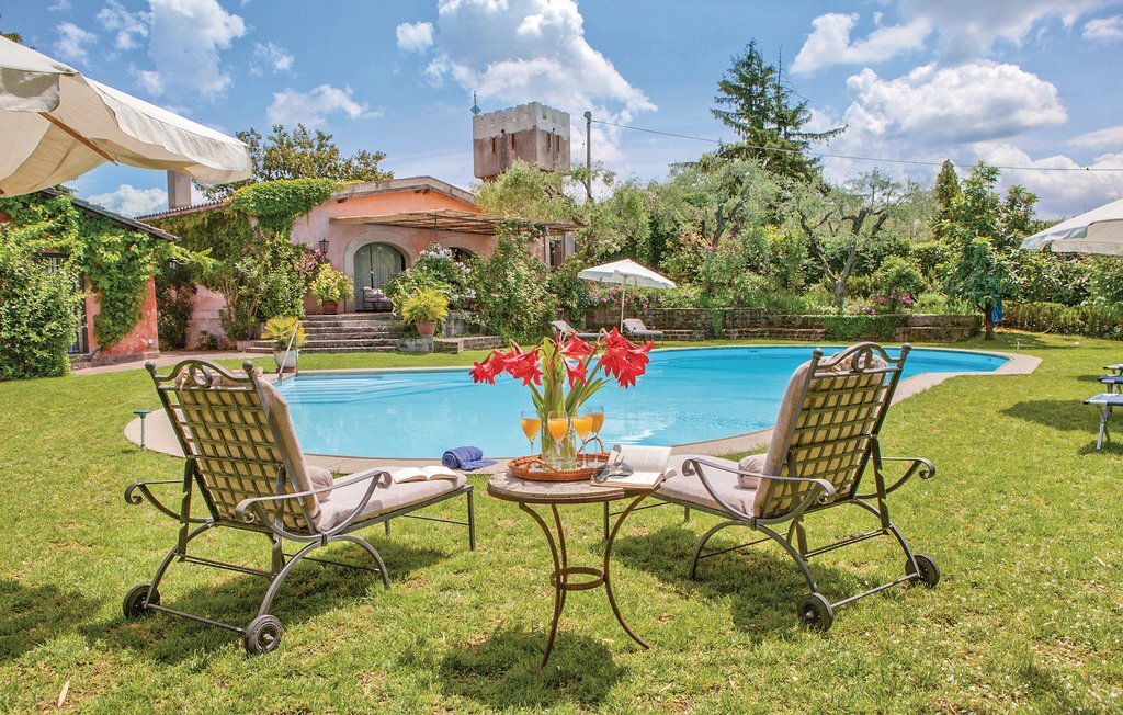 Villa Amato à Morlupo : 7 chambres, piscine 162 m² - Photo 1