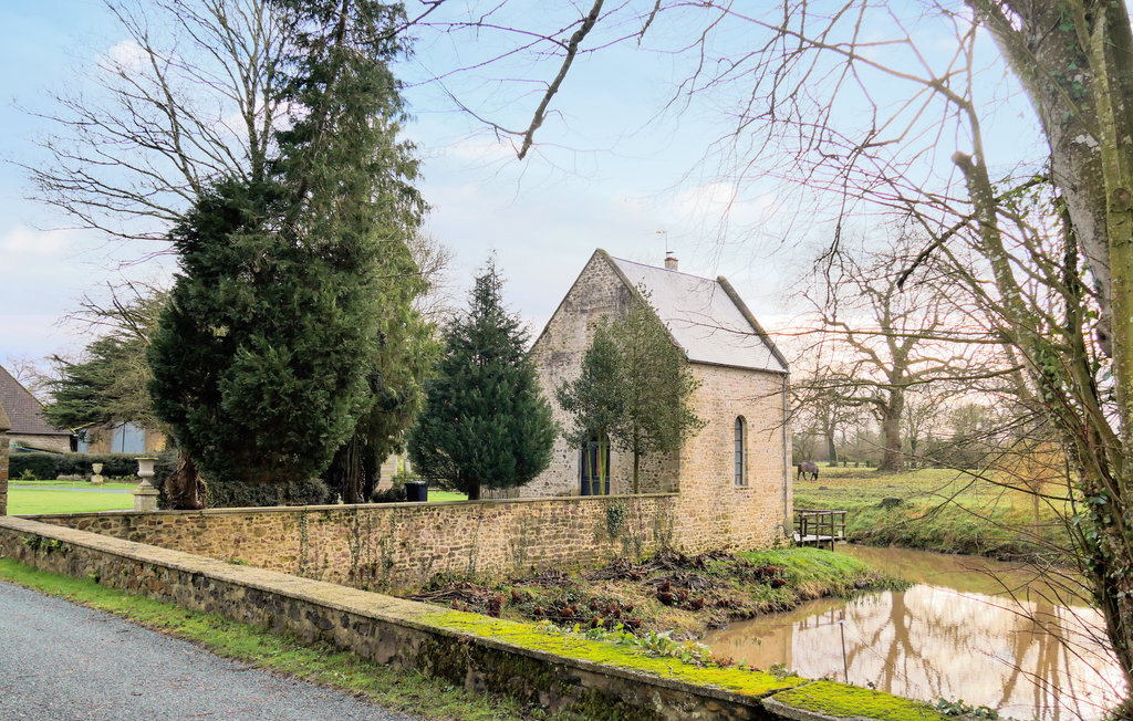 Ancienne chapelle restaurée aux douves du château - Photo 31