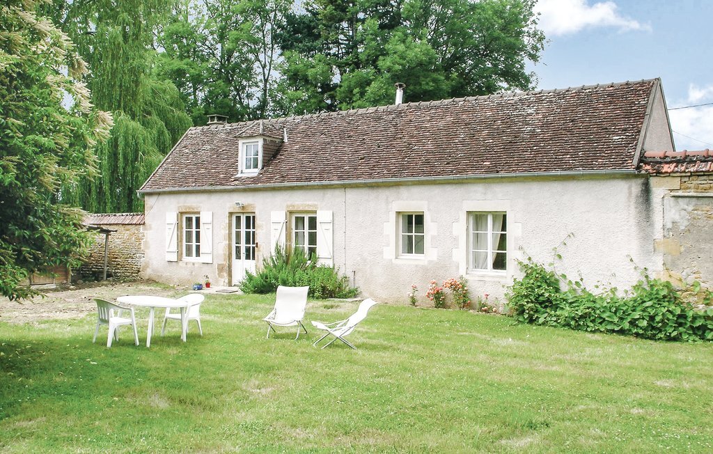 Maison de charme dans château XVIIe, jardin 200m² - Photo 1