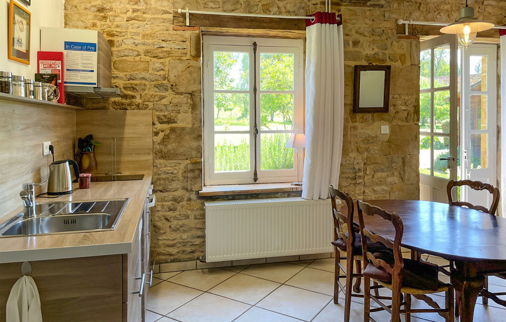 Maison de charme dans château XVIIe, jardin 200m² - Photo 3