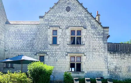 Maison du 12ème siècle avec vue sur vignes et château : photo 13