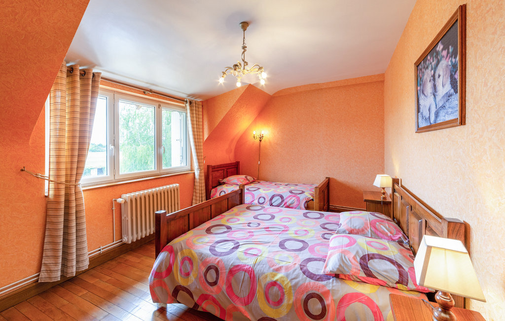 La Haie : Maison 5 pers. avec tour transformée en salle de jeux - Photo 10