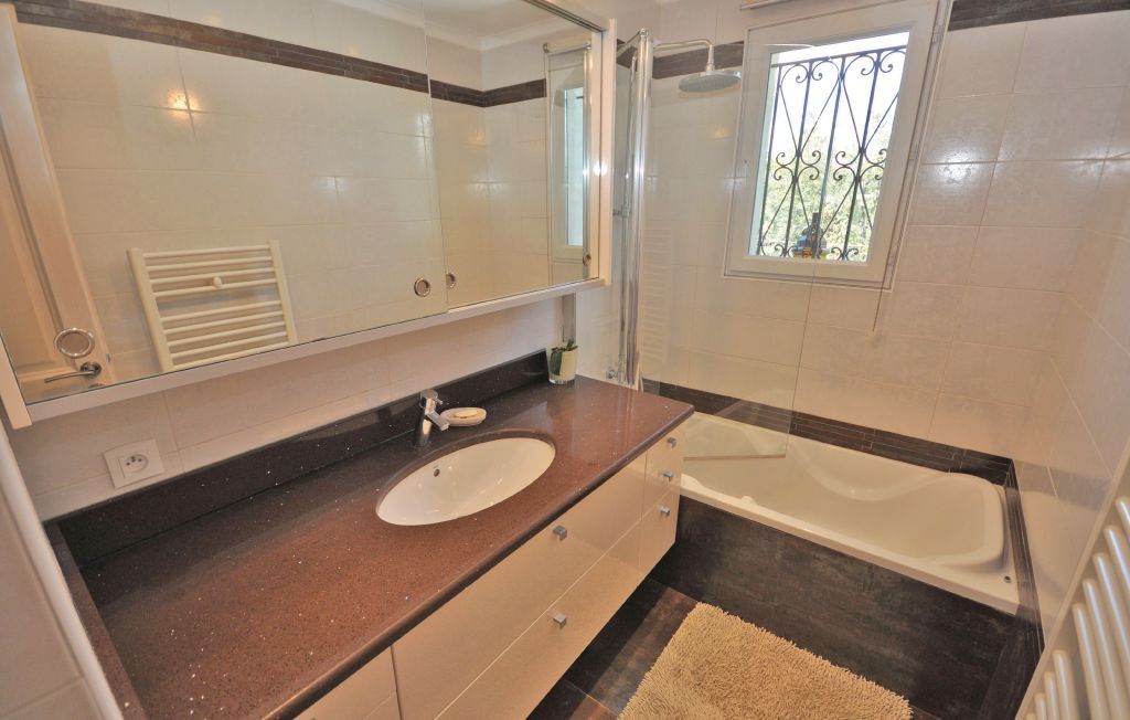 Maison 3 chambres vue piscine à Bagnols en Forêt - Photo 20