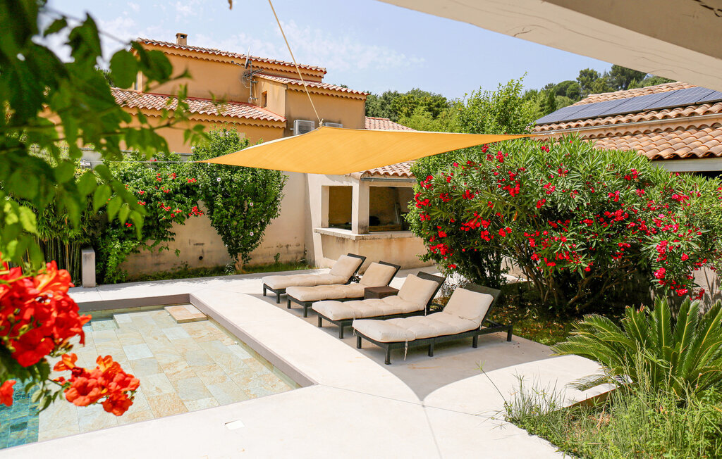 Maison contemporaine avec piscine privée à Rochefort - Photo 9