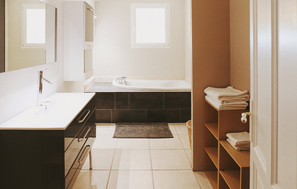 Maison contemporaine avec piscine privée à Rochefort - Photo 19