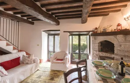 Casa di Sotto, appartement médiéval avec piscine près de Todi : photo 3