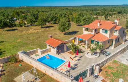 Location maison à Golubovo