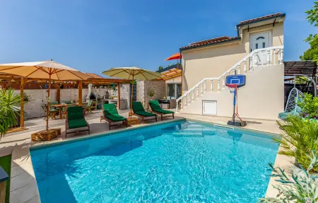 Location maison à Kavran