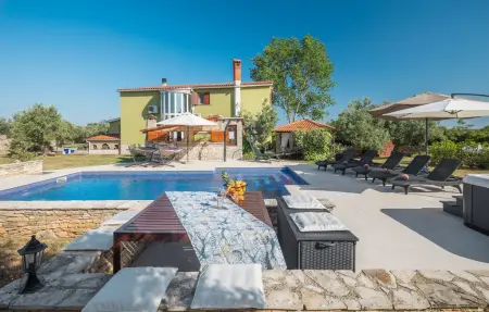 Location maison à Galizana