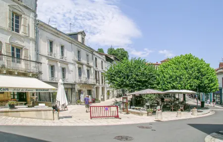 Ancienne ferme 12 personnes avec piscine d'eau salée à Suaux : photo 23