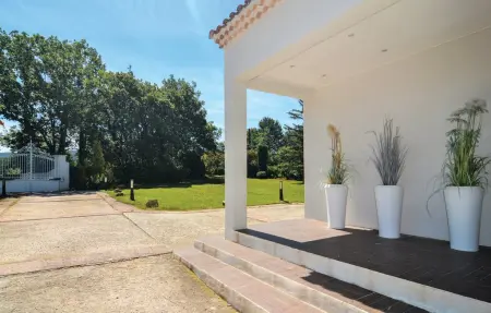 Maison 5 chambres avec piscine chauffée à Trets : photo 12