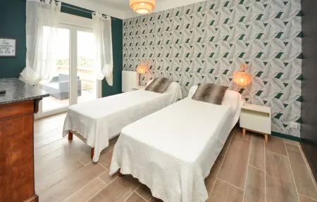 Maison 5 chambres avec piscine chauffée à Trets : photo 28