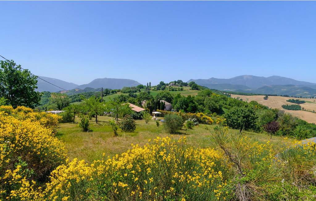 Rondine, ancienne église en pierre aux collines de Cagli - Photo 8