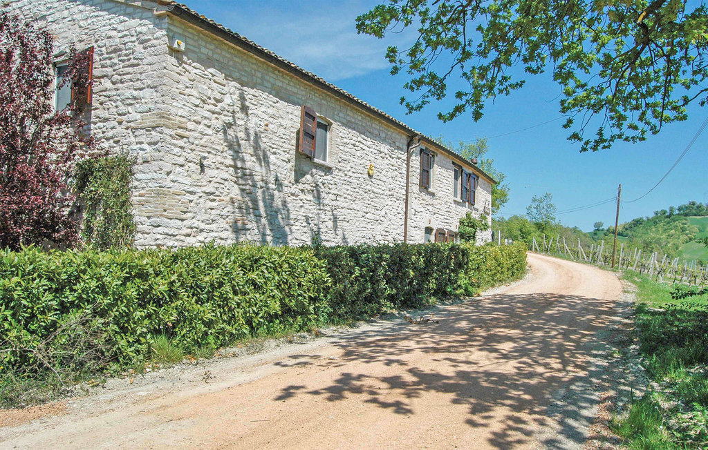 Rondine, ancienne église en pierre aux collines de Cagli - Photo 14