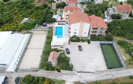 Location Maison 24 personnes à Mravince - Photo 15