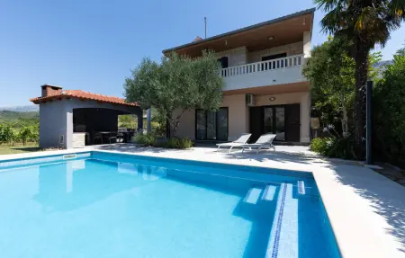 Location maison à Srinjine