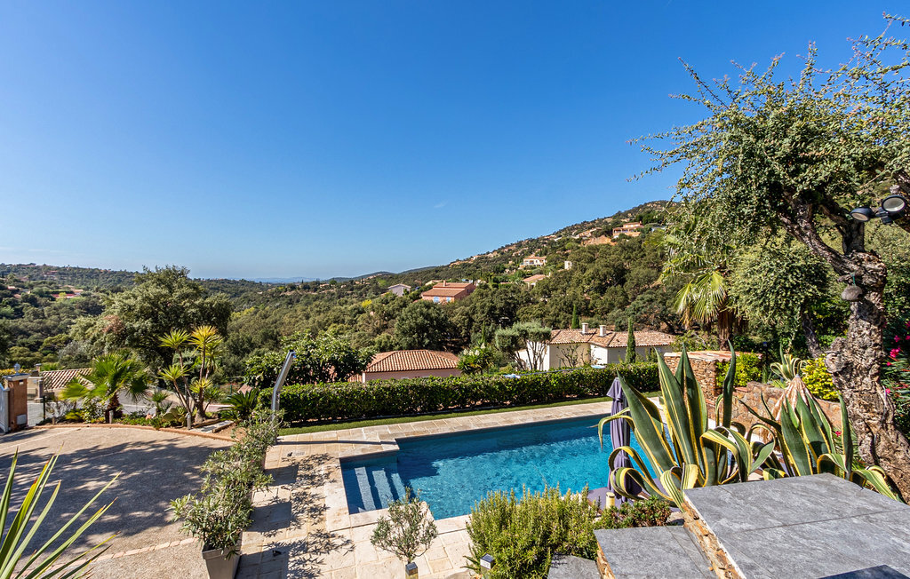 Villa vue mer à La Londe-les-Maures, piscine privée - Photo 12