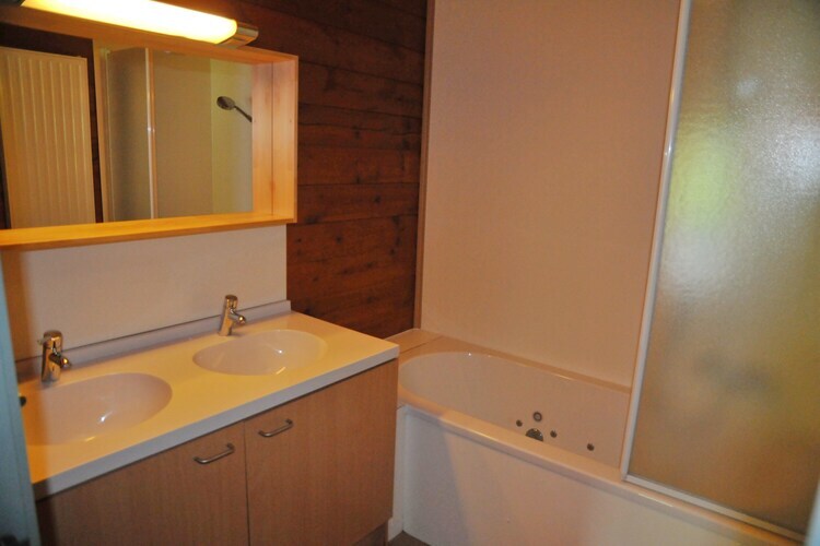 Bungalow 9 personnes avec sauna et bain à bulles à Hour - Photo 12