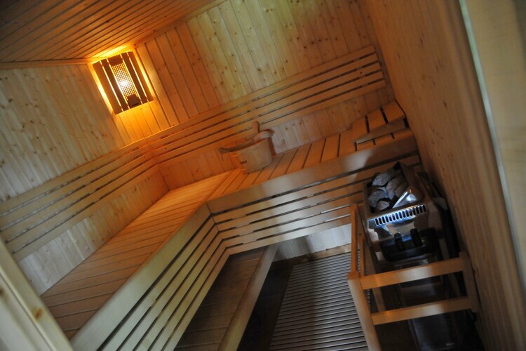 Bungalow 9 personnes avec sauna et bain à bulles à Hour - Photo 14