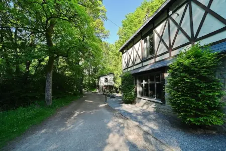 Maison ardennaise 18 personnes avec spa et piscine à Marche