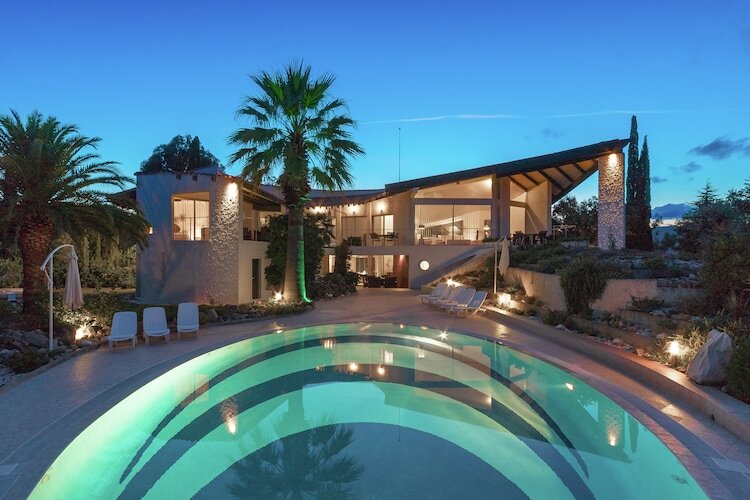 Villa d'architecte 500 m² vue 360° sur baie de Cannes - Photo 1