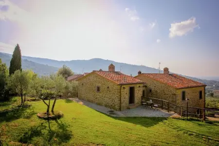 Villa San Martino Ulivi, 3 appartements avec piscine à Cortona : photo 2