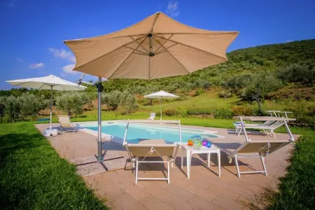 Villa San Martino Ulivi, 3 appartements avec piscine à Cortona : photo 3