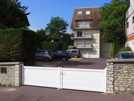 Appartement Jardins du Casino, Cabourg, 100m plage : photo 16