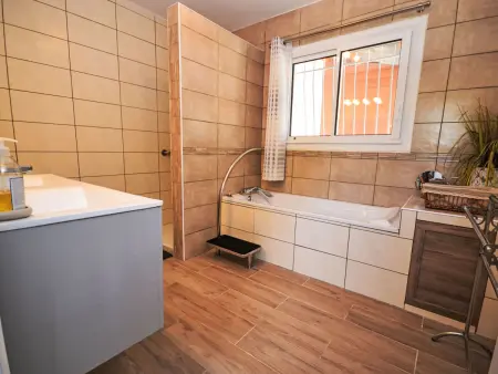Villa Les Angevines, 180 m² piscine à Morières : photo 20