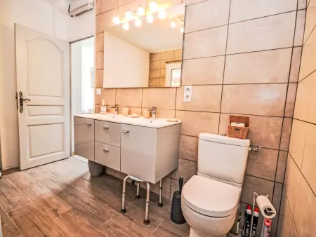 Villa Les Angevines, 180 m² piscine à Morières : photo 22