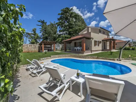 Maison Orhidea 8 pers. piscine privée à Višnjan : photo 2