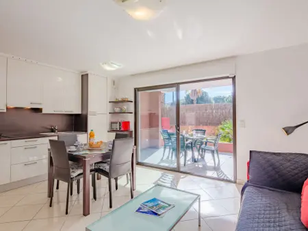 Appartement Santa Monica, 500 m de la mer à Fréjus : photo 8