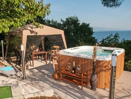 Maison moderne Volosko avec vue mer et jacuzzi