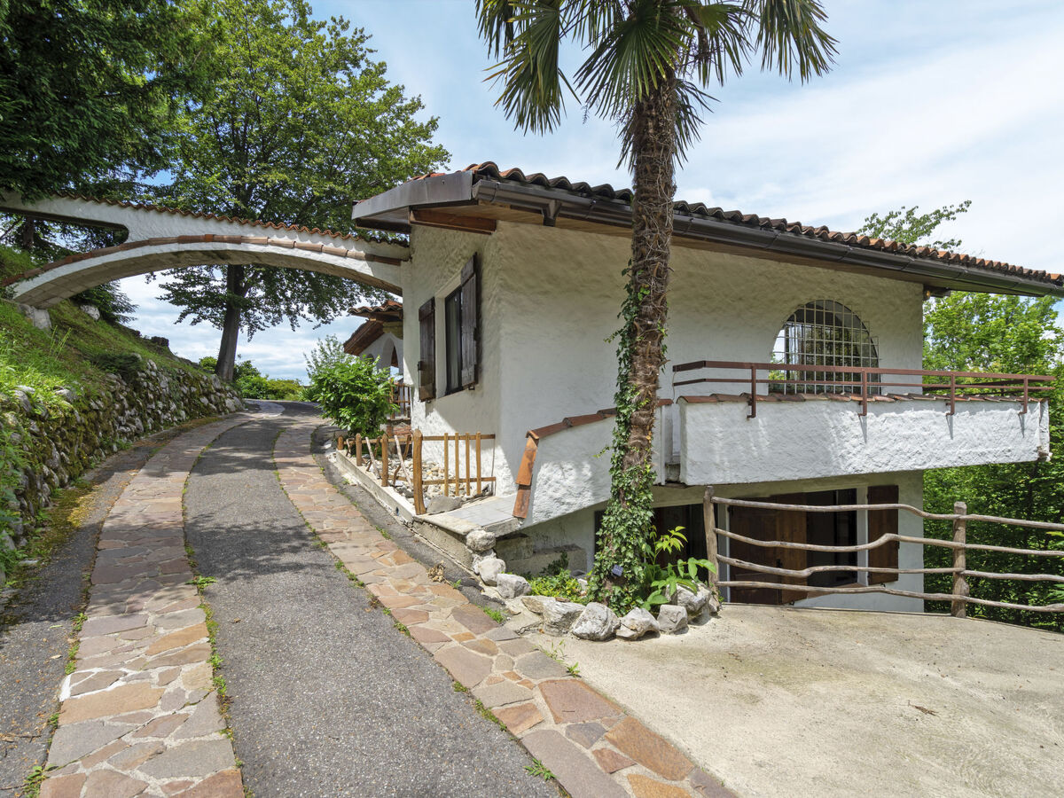 Casa nel Bosco à Leggiuno, 150 m du lac - Photo 1