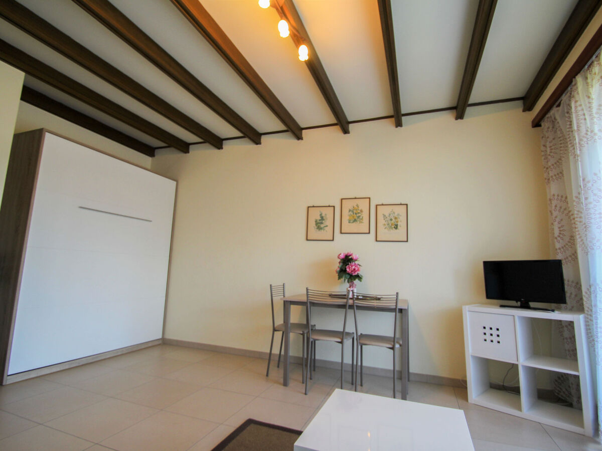 Studio Porto Valtravaglia, terrasse 10m² à 150m du lac - Photo 6