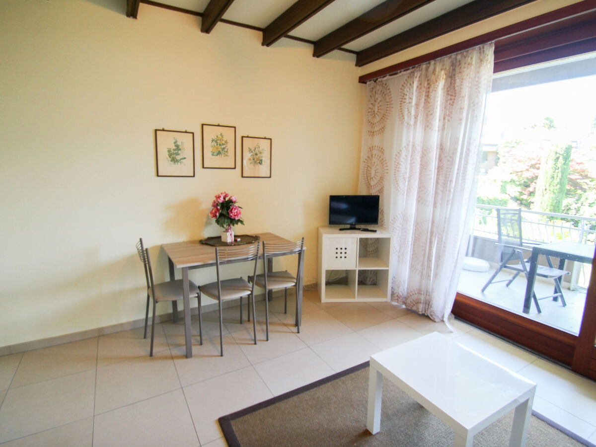 Studio Porto Valtravaglia, terrasse 10m² à 150m du lac - Photo 7