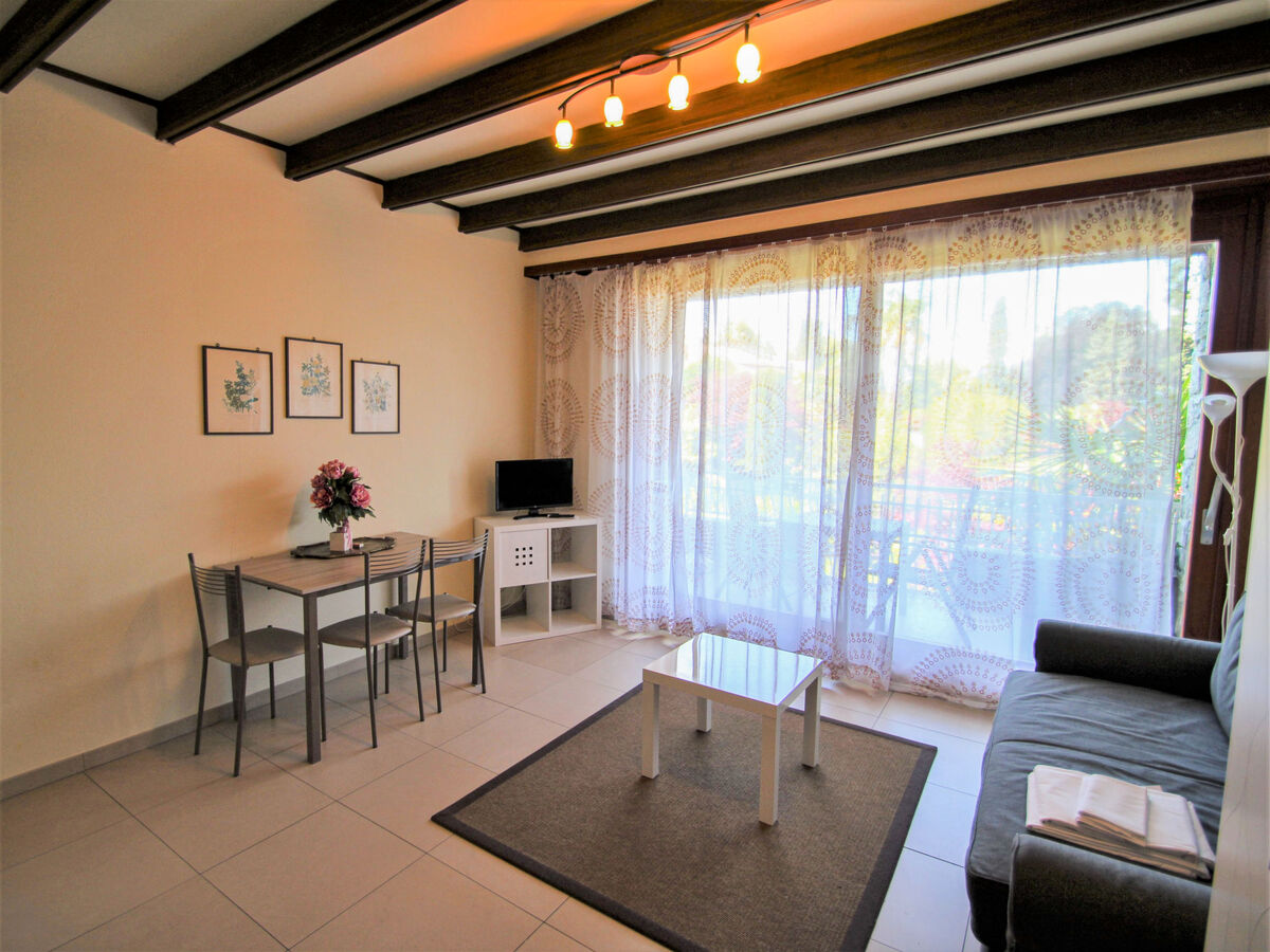 Studio Porto Valtravaglia, terrasse 10m² à 150m du lac - Photo 8