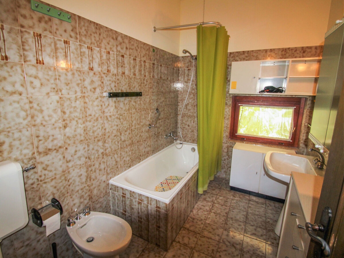 Studio Porto Valtravaglia, terrasse 10m² à 150m du lac - Photo 11
