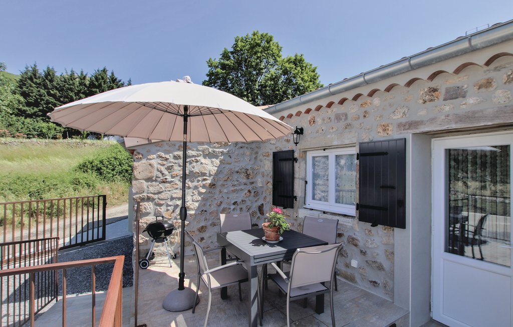 Maison en pierre avec terrasse et jardin à St Etienne de Boulogne - Photo 3