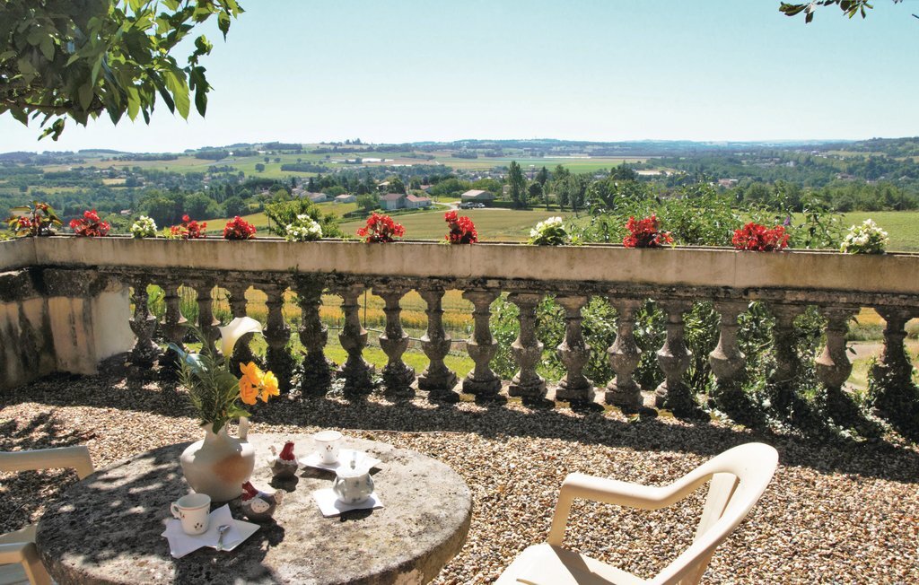Maison XIXe siècle avec terrasse panoramique à Lavardac - Photo 3