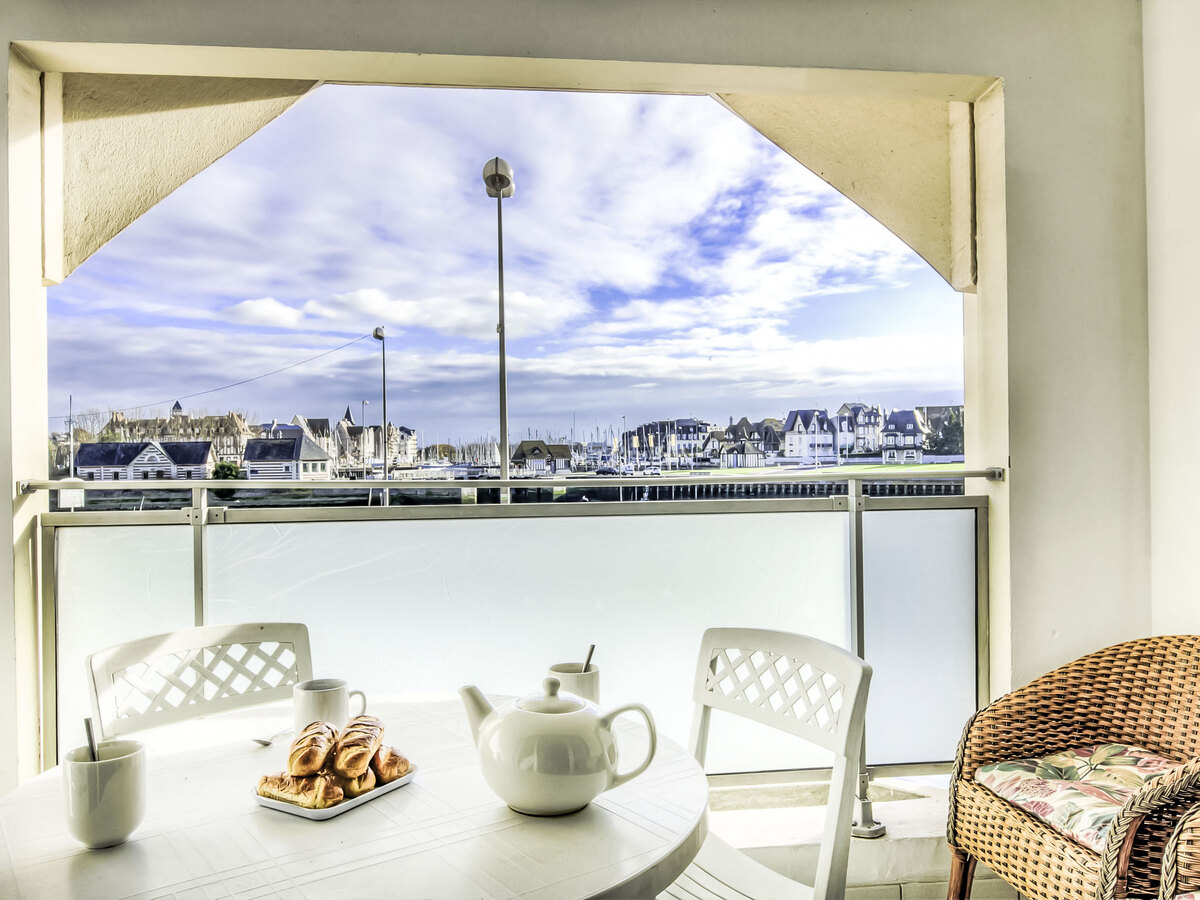 Appartement Le Beach, loggia sud vue port à Trouville - Photo 1