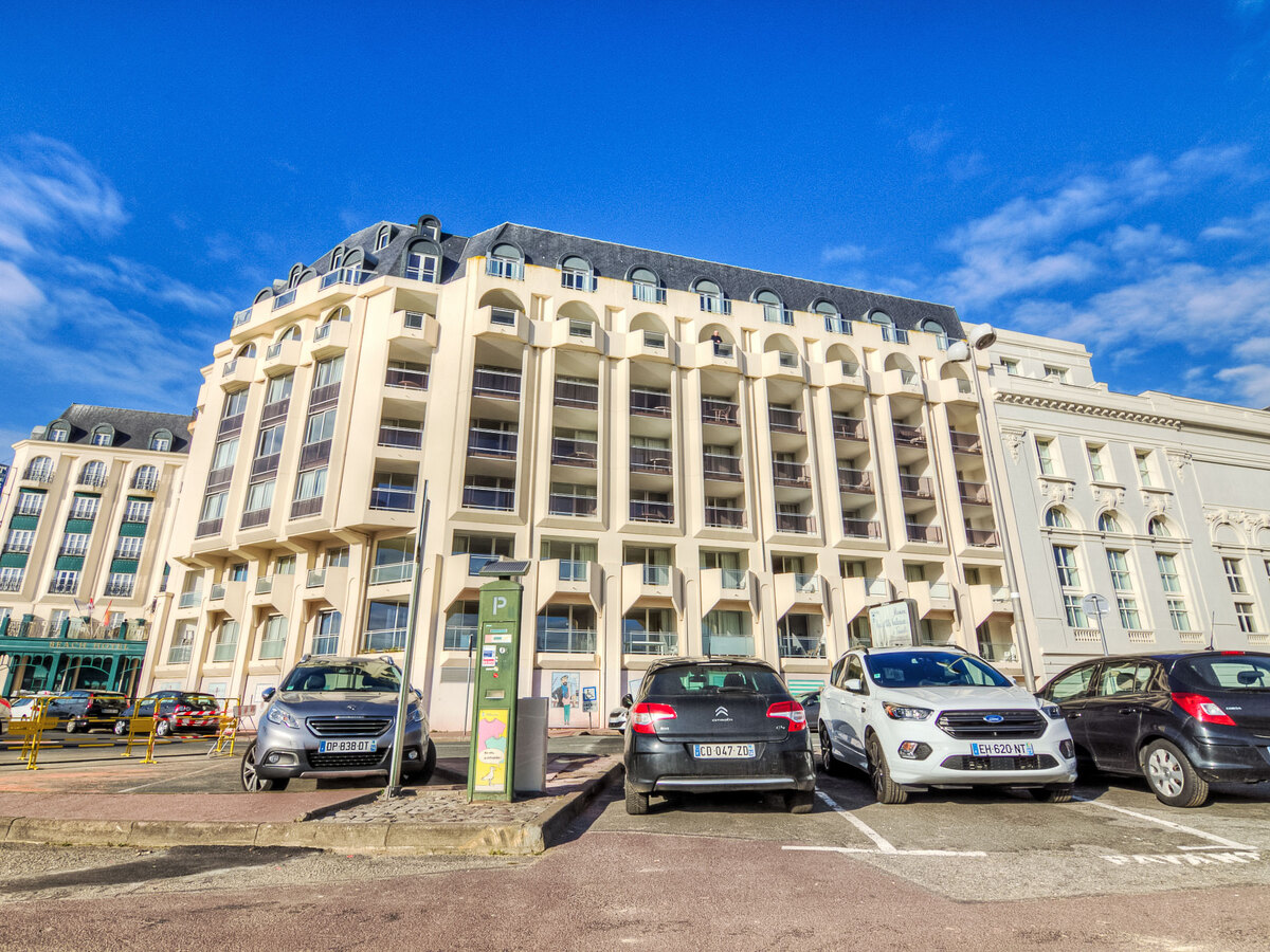 Appartement Le Beach, loggia sud vue port à Trouville - Photo 12