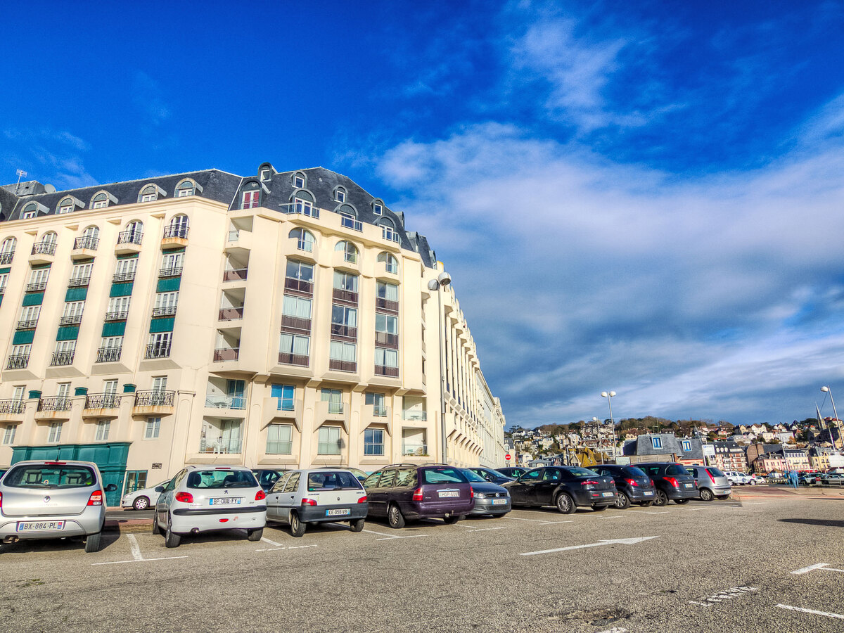 Appartement Le Beach, loggia sud vue port à Trouville - Photo 13