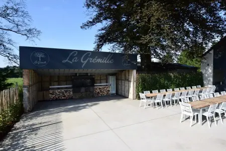 La Grémille, maison 29 personnes avec piscine chauffée : photo 35