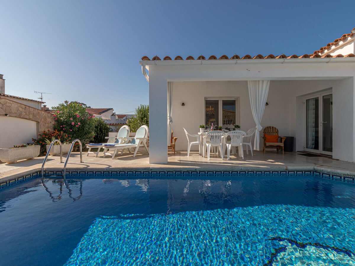 Montgri – Maison 3 chambres avec piscine à Empuriabrava - Photo 2