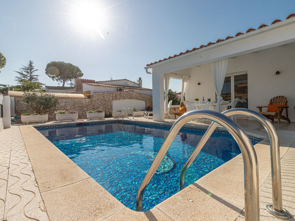 Montgri – Maison 3 chambres avec piscine à Empuriabrava - Photo 13