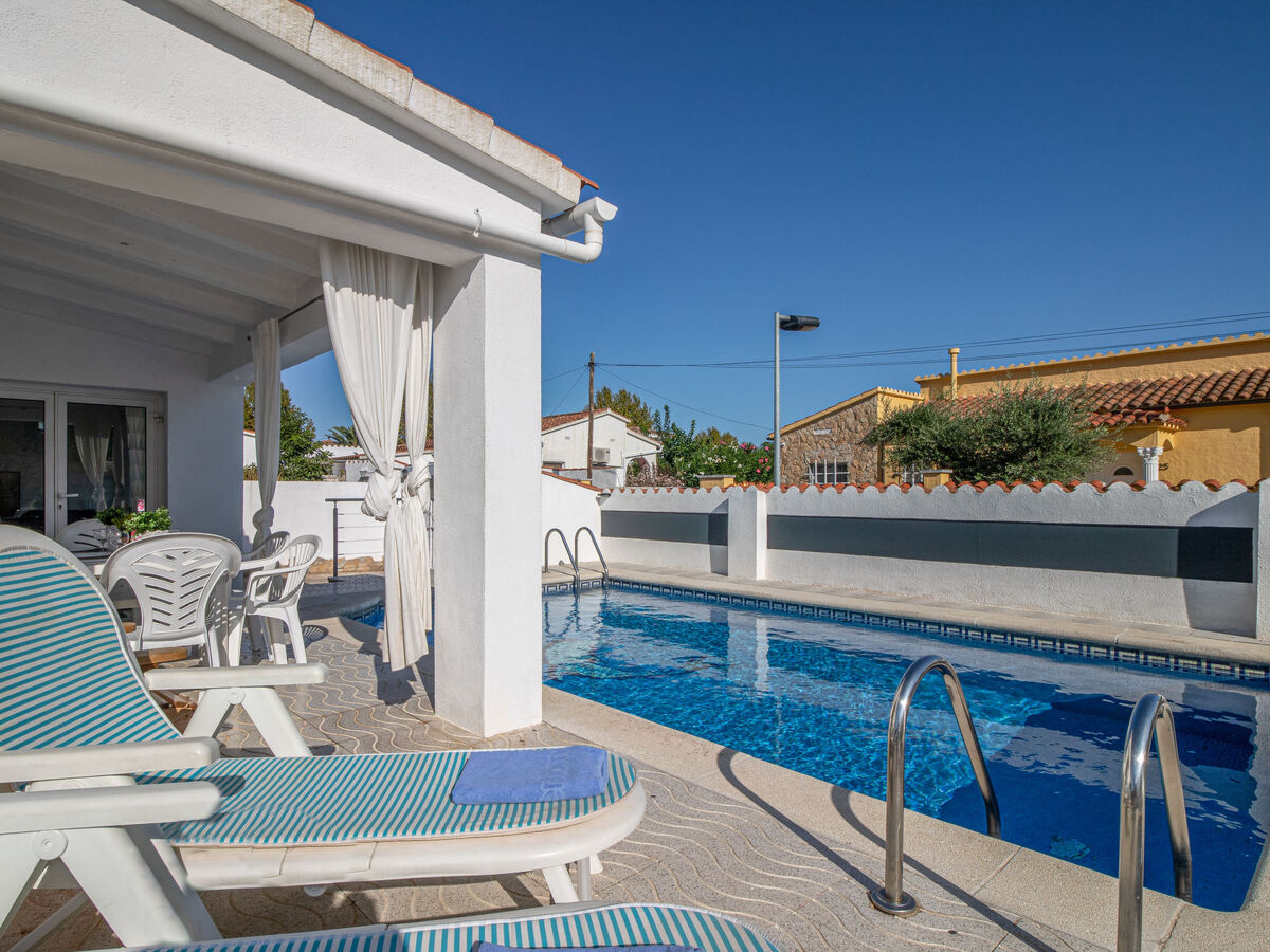 Montgri – Maison 3 chambres avec piscine à Empuriabrava - Photo 17