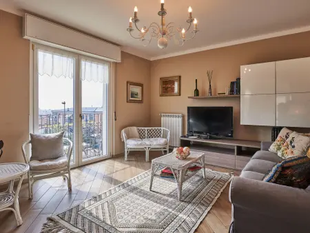 Maison Anna à Luino : 8 pers., balcon et terrasses - Photo 3
